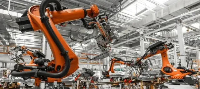 Praca po studiach mechanika i budowa maszyn - jak uniknąć trudności w karierze