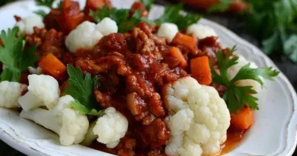 Z czym podawać kalafior na obiad? Sprawdź najlepsze połączenia