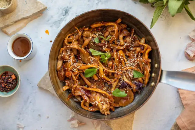 Jak zrobić boczniaki na obiad? Proste przepisy i sekrety chrupkości