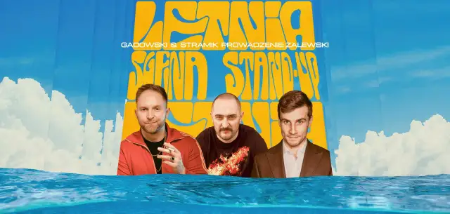 Trzech mężczyzn na tle nieba i wody. Bartosz Zalewski prowadzi letni stand-up z Gadowskim i Stramikiem.