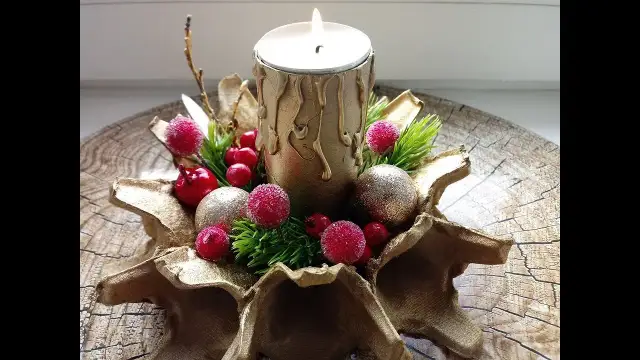 Stroik świąteczny z recyklingu – kreatywne pomysły na dekoracje