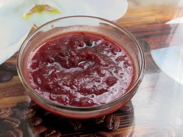 Prosty sos żurawinowy z suszonej żurawiny przepis krok po kroku