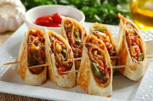 Jakie przekąski na sylwestra w domu - łatwe i pyszne pomysły na imprezę