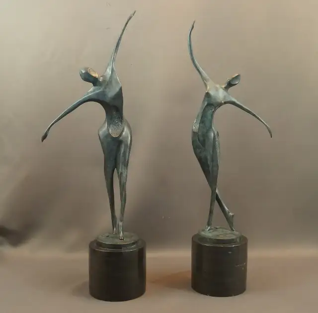 Sztuka nowoczesna rzeźby: jak materiały kształtują współczesne formy