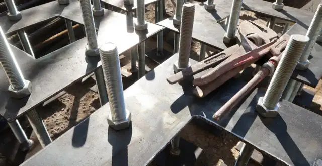 Kotwa w betonie - kluczowe informacje o rodzajach i montażu