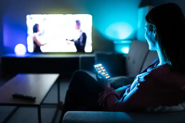 Czy od telefonu psuje się wzrok? Fakty, które musisz znać