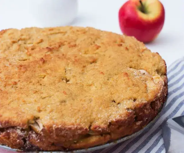 Szarlotka jak u mamy – przepis na idealne ciasto z jabłkami