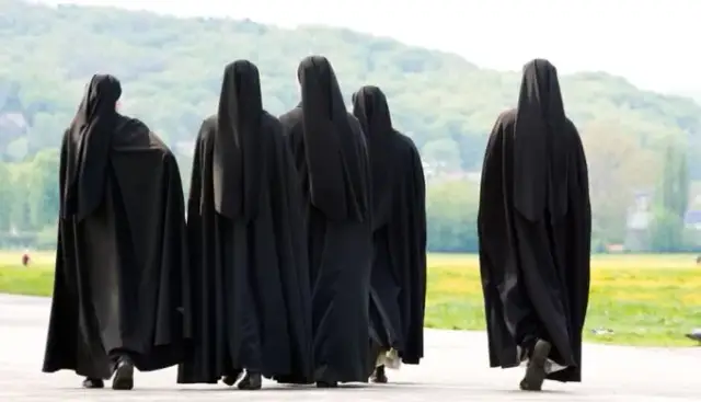 Byłe zakonnice: Historie, przyczyny odejść i wyzwania