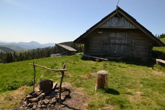 Rycerzowa PTTK: Szlakiem do bacówki, nocleg i racuchy z borówkami