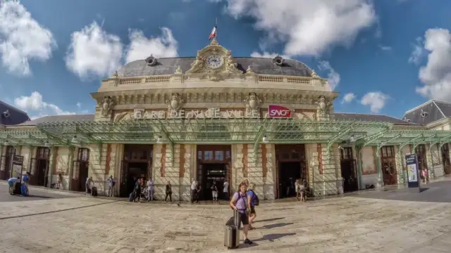 Jak dojechać z Nicei do Cannes - najlepsze opcje transportu i ceny