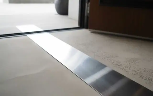 Jak zamontować próg w drzwiach wejściowych - uniknij najczęstszych błędów