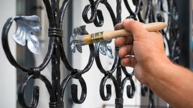 Jaka farba do metalu? Poradnik: Wybierz trwałość i ochronę