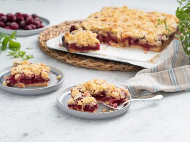 Kruche ciasto z frużeliną wiśniową – prosty przepis na pyszny deser