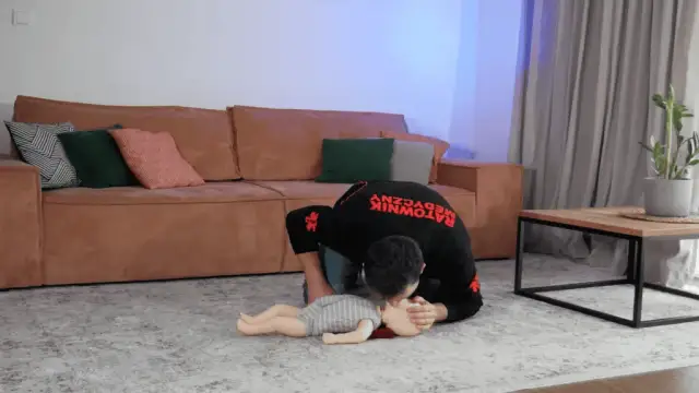 Ile wdechów w RKO? Dorosły, dziecko, niemowlę sprawdzamy!