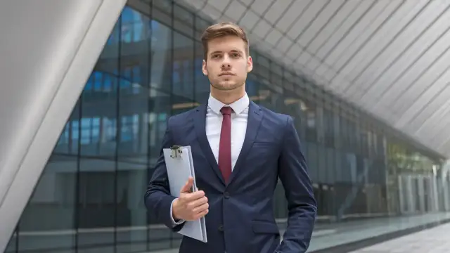 Ile zarabia pośrednik nieruchomości? Zaskakujące fakty o zarobkach