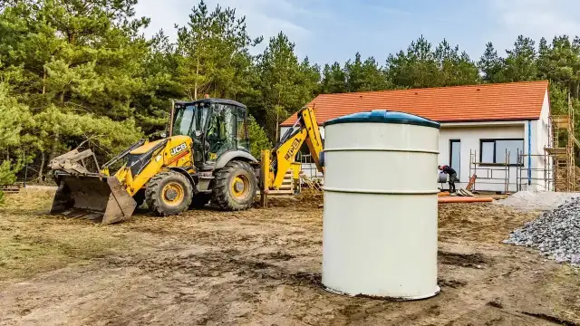 Koszt budowy przydomowej oczyszczalni ścieków: ile naprawdę zapłacisz?