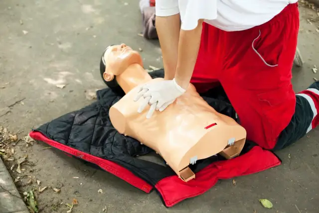 Obowiązek pierwszej pomocy: Czy grozi Ci kara?