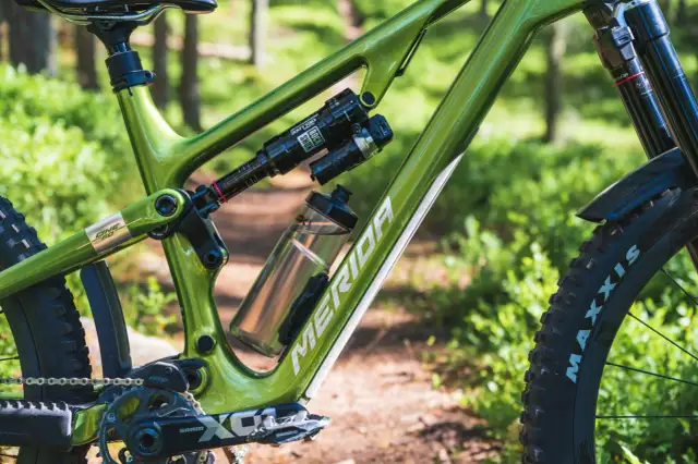 Jak naprawić amortyzator w rowerze: 5 prostych kroków