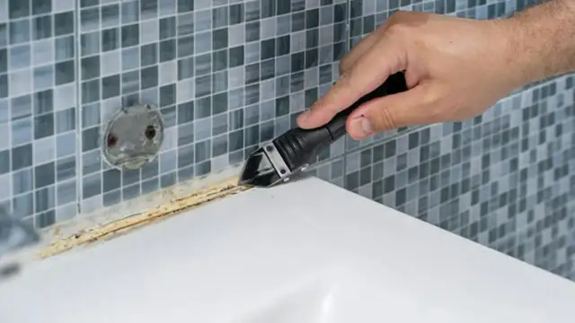 Jak skutecznie usunąć silikon w łazience - sprawdzone metody