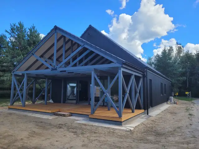 Ile drewna na dom szkieletowy 70m2? Sprawdź, by uniknąć strat