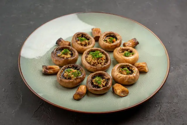 Pyszne przepisy na pieczarki z grilla, które zachwycą Twoich gości