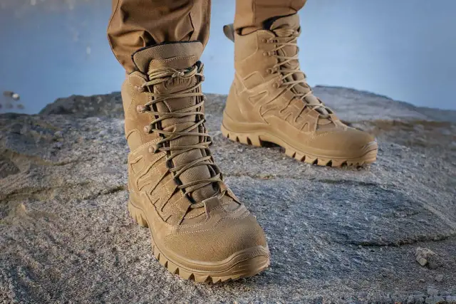 Szew w bucie uwiera? Skuteczne sposoby na ból i otarcia