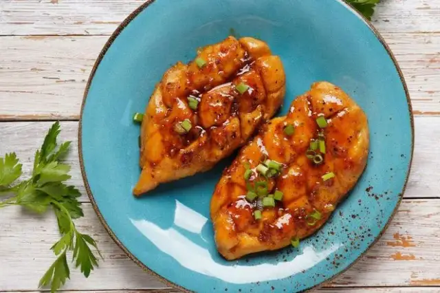 Jak zrobić sos z piersią kurczaka - prosty przepis na pyszne danie