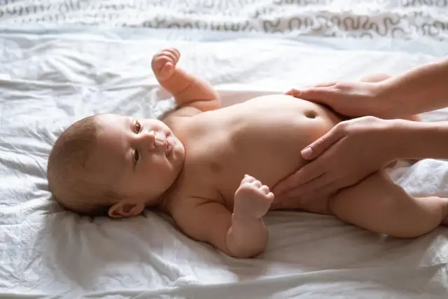 Skuteczne sposoby na ból brzucha u niemowlaka - co podać?