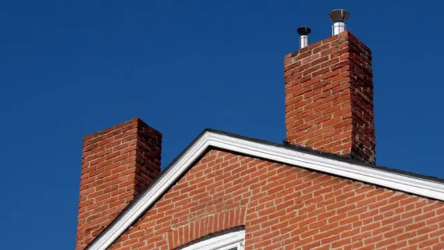 Budowa komina zewnętrznego - kompletny przewodnik. Uniknij błędów