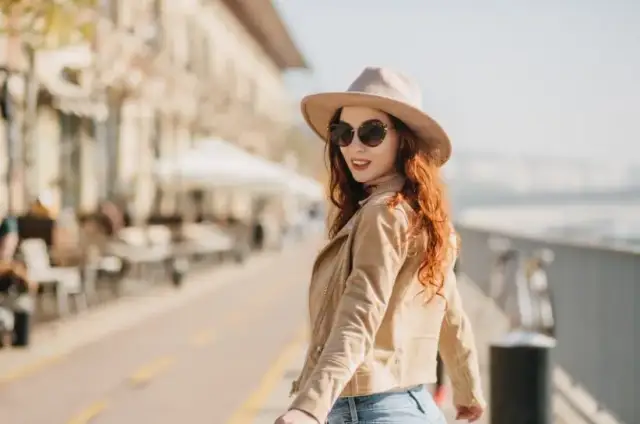 Jaki kolor czapki do brązowej kurtki - najmodniejsze pierwsze wybory