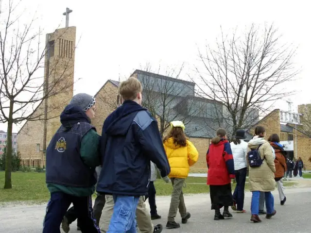 Czy rekolekcje są obowiązkowe? Poznaj swoje prawa i zasady udziału