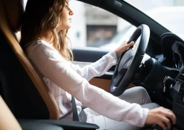 Czy żona może sprzedać samochód zarejestrowany na męża? Wszystko, co musisz wiedzieć.