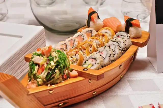 Sushi z jakiego kraju pochodzi? Niespodziewane fakty o jego historii