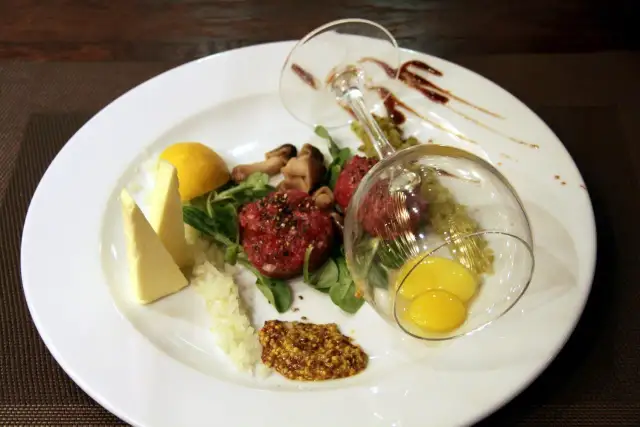 Ile kalorii ma tatar w różnych wariantach? Sprawdź dokładne wartości