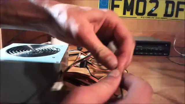 Jak uruchomić radio samochodowe bez kodu – proste metody i ostrzeżenia