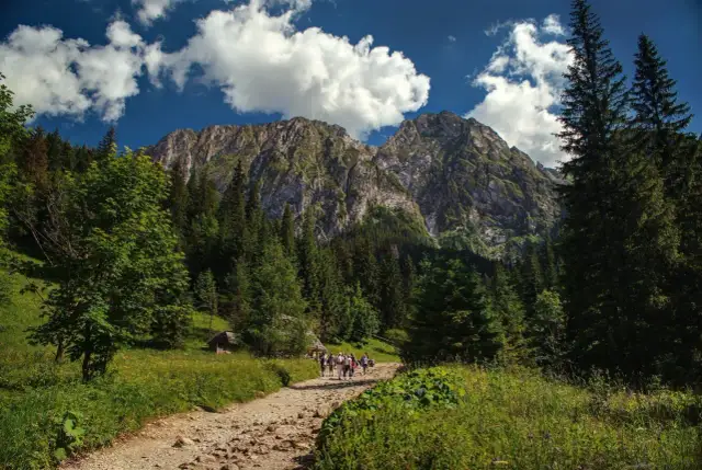 Czy wejście na Giewont jest trudne? Odkryj wyzwania i przygotowanie