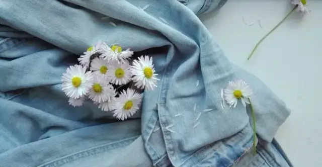 Jak rozjaśnić jeansy proszkiem do pieczenia i uniknąć zniszczeń