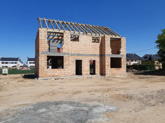 Ile kosztują łaty i kontrłaty na dach? Sprawdź aktualne ceny i porady