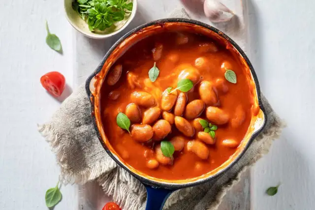 Czy pies może jeść fasolkę po bretońsku? Uważaj na szkodliwe składniki