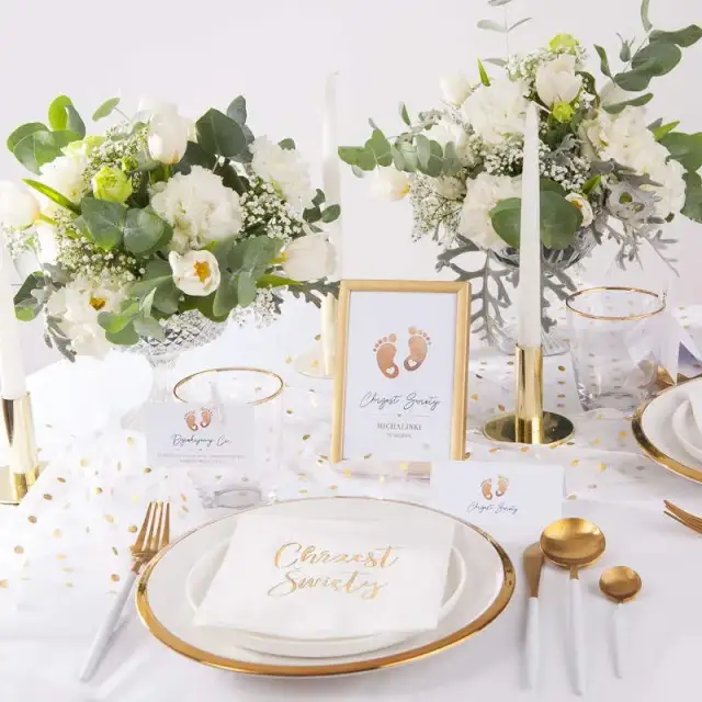 Jak udekorować stół na chrzciny? Proste pomysły na piękną aranżację