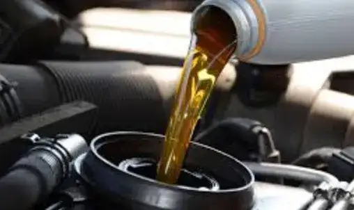 Ile może być za dużo oleju w silniku? Skutki i jak temu zaradzić