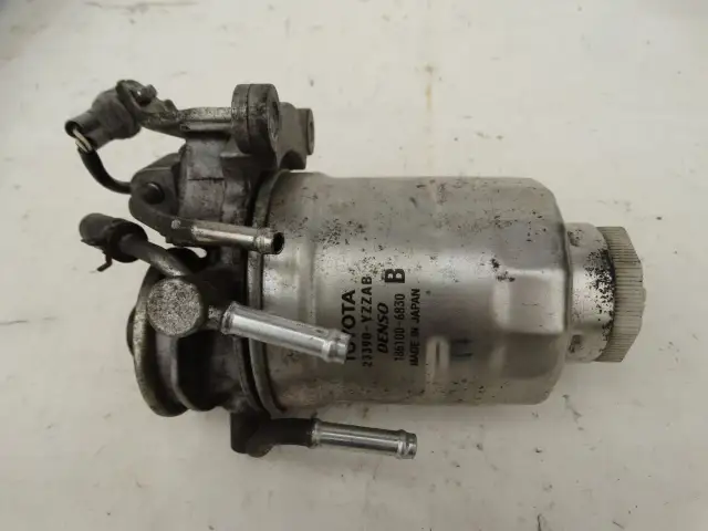 Gdzie jest filtr paliwa w Toyota Auris 1.6? Oto co musisz wiedzieć