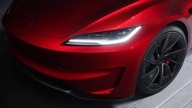 Tesla ile do setki? Zaskakujące osiągi różnych modeli Tesli