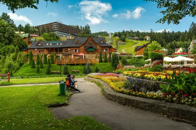 Krynica-Zdrój: Atrakcje dla każdego? Odkryj Perłę Beskidów!