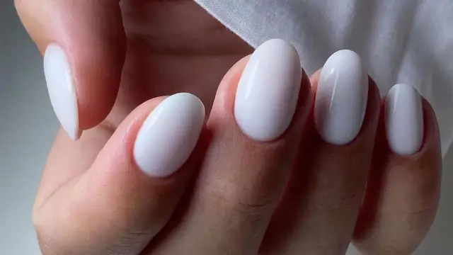 Kurze Nägel Design: Meisterwerke auf kleiner Fläche Trends 2026