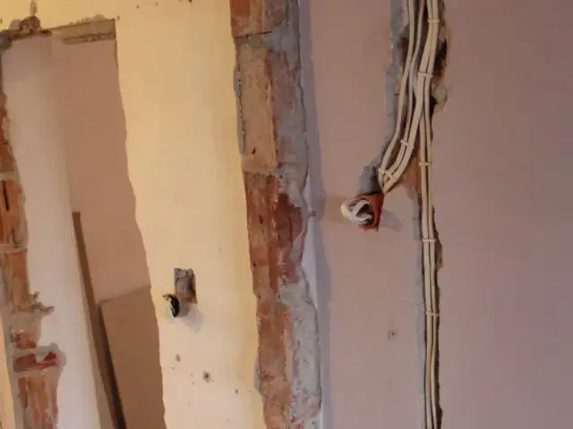 Jak znaleźć kable w ścianie i uniknąć niebezpieczeństwa przy remoncie