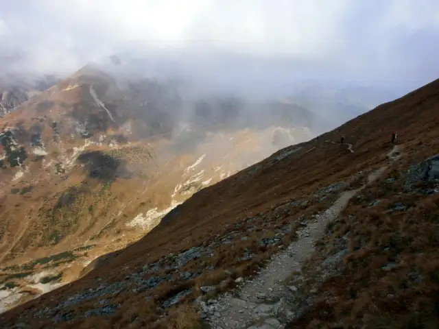 Ciśnienie w górach: Dlaczego jest niższe niż nad morzem?