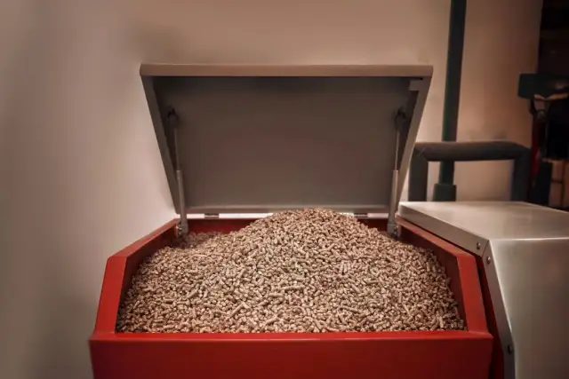 Z czego robi się pellet? Kluczowe materiały i proces produkcji biopaliwa