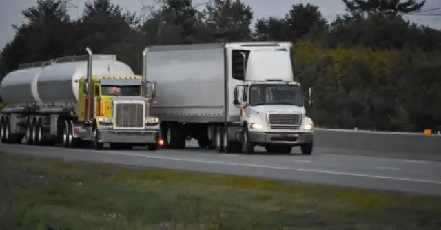 Czy tiry mogą wyprzedzać na autostradzie? Sprawdź zasady i wyjątki