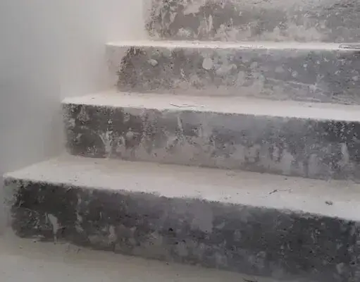 Jak skutecznie pokryć schody betonowe? Wybierz najlepsze materiały!